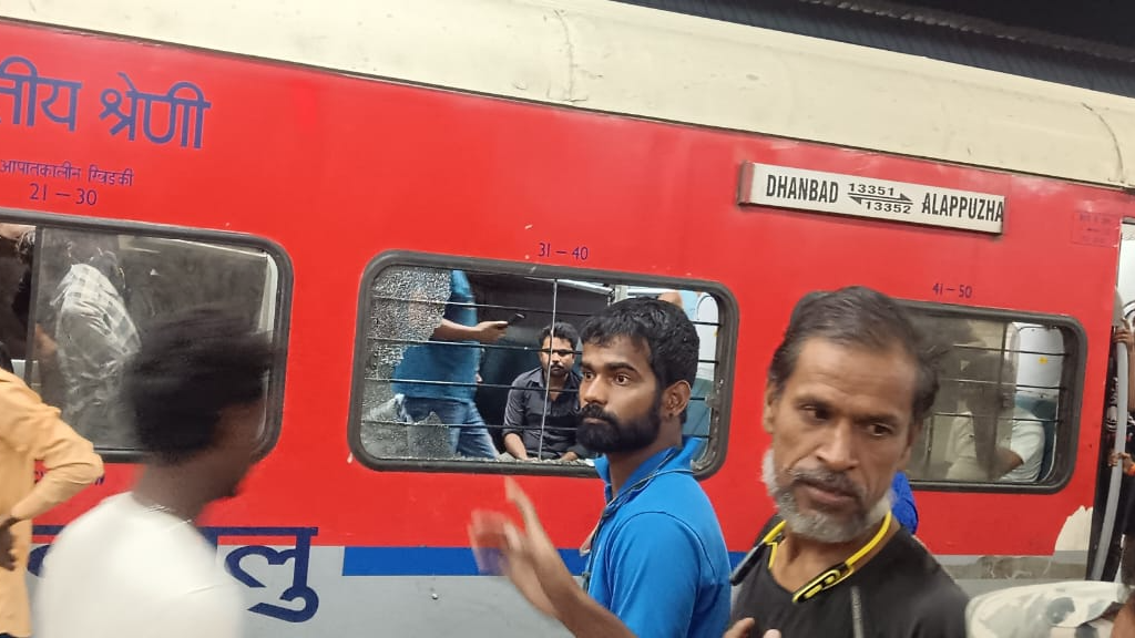 Stone pelting on train in Sambalpur: Three arrested