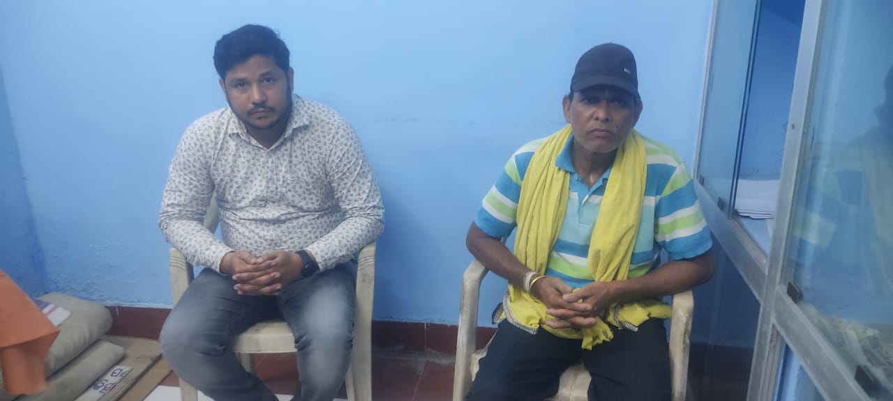 Revenue Inspector, Peon caught red-handed taking 60k bribe 