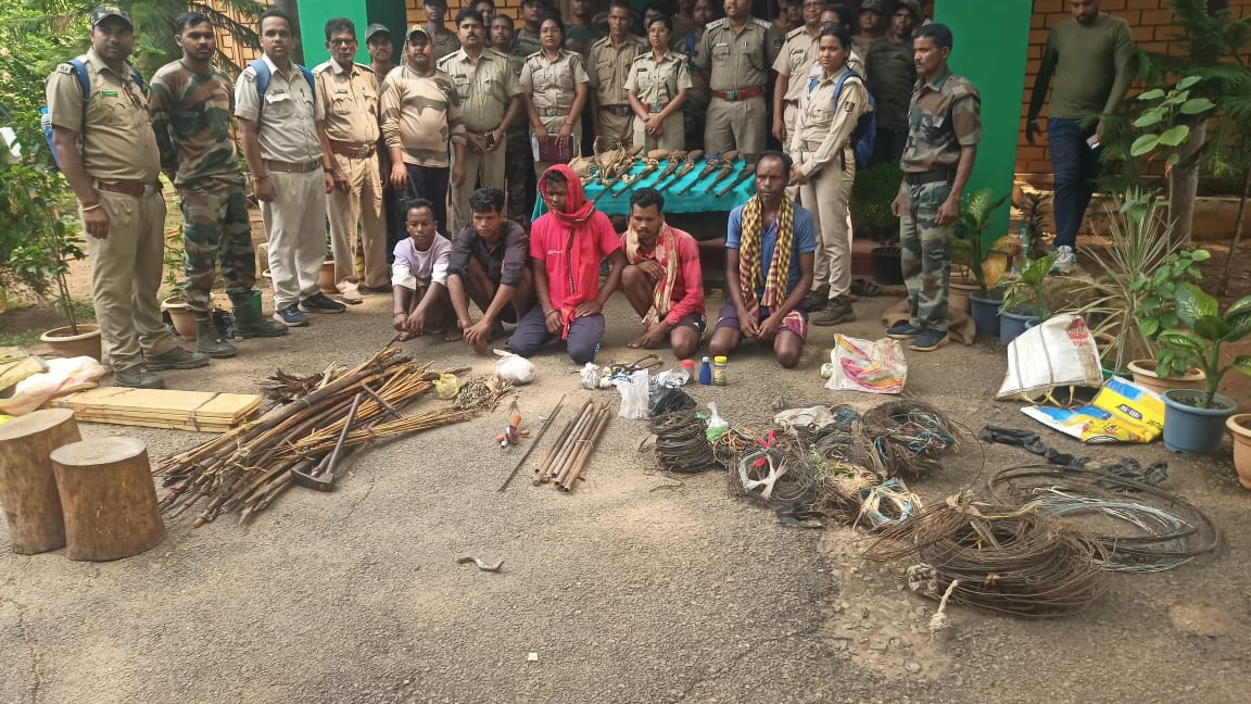 Forest department nabs five poachers in Sundargarh, Seizes Guns, pangolin skin