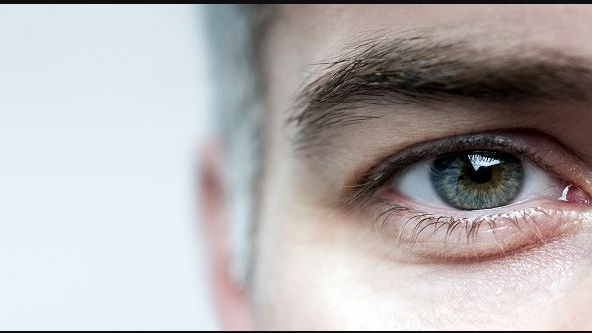 Woman fulfils late husband’s final wish by donating his eyes