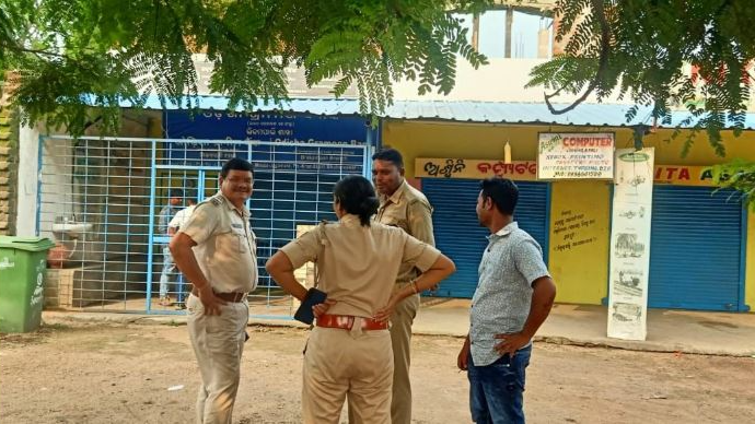 Armed robbery at Odisha Grameen Bank in Jharsuguda, Police launch Manhunt