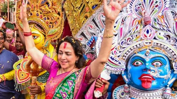 Veteran actress & BJP MP Hema Malini landed in soup; know why