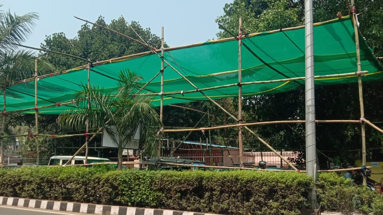 Bhubaneswar: BMC Sets Up Temporary Sheds at Traffic Junctions
